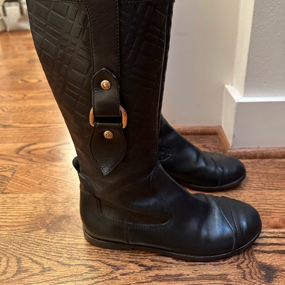 Burberry nova check black riding boots. Size 39